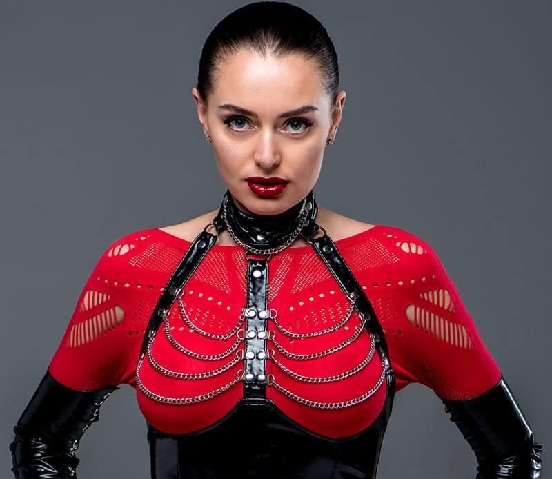 kinks, fetisjer og parafilier: Dame i kinky latex kostyme