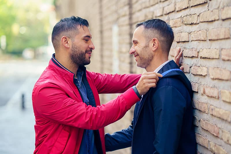Homofilt romantisk par LGB: Behov for holdningsarbeid i LGB-fiendtlige land