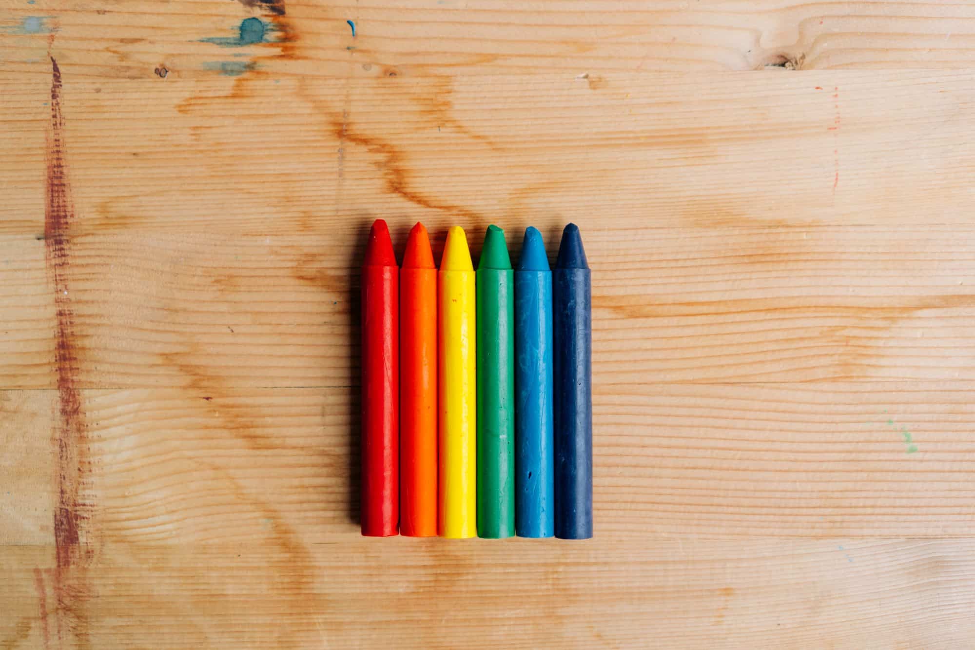 Fargestifter i LGBT farger - symboliserer spekter av seksuelle identiteter