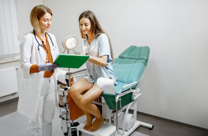 Fikse på vagina? Bilde av dame som er til undersøkelse hos gynekolog