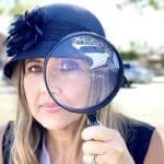 Kvinnelig detektiv på jakt etter sexy mysterier. Subtil erotisk novelle illustrasjon