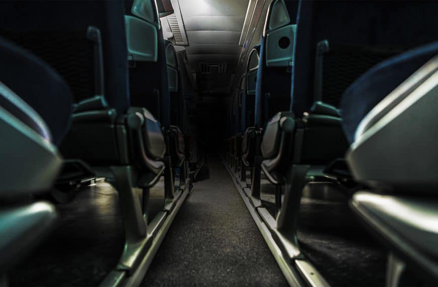 Ekspressbussen - erotisk novelle illustrasjon - bilde fra innsiden av en nattbuss