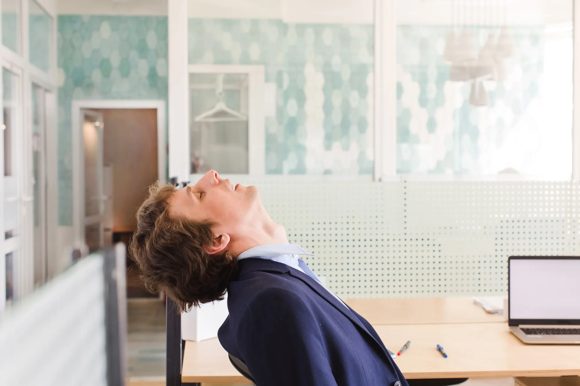 Onanivaner : Mann som runker på jobb