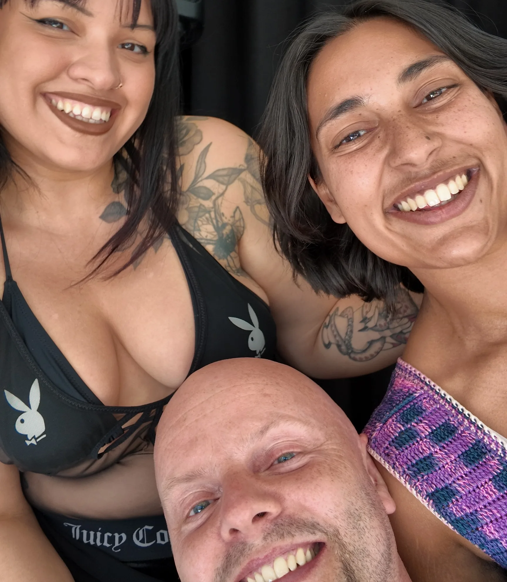 Spicy dansekurs: Selfie av redaktør, strippe instruktør og danseinstruktør